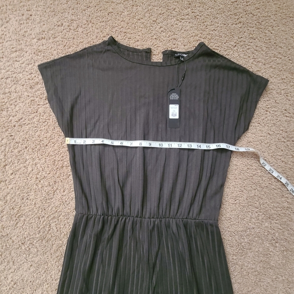 Fashion Nova Green Jumpsuit - Picture 4 of 4